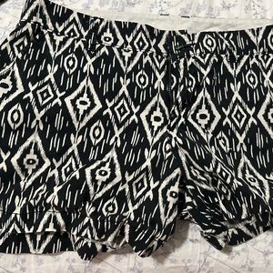 Black white patterned shorts